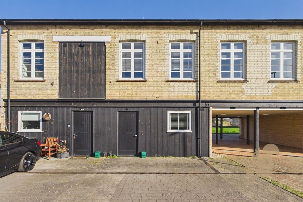 Property photo 1 of 15 Cam01254G0-Pr0408-Still016.Jpg