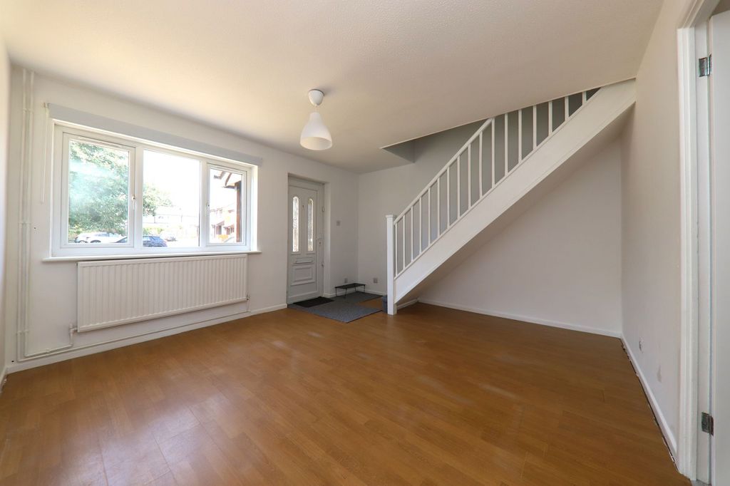 Property photo 2 of 14 Living Room (2)