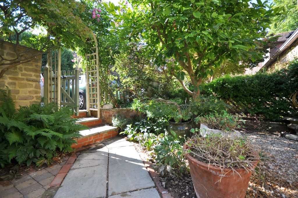 Property photo 2 of 11