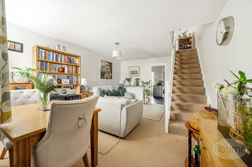 Property photo 2 of 12 F91246E7-1Bf5-46B...