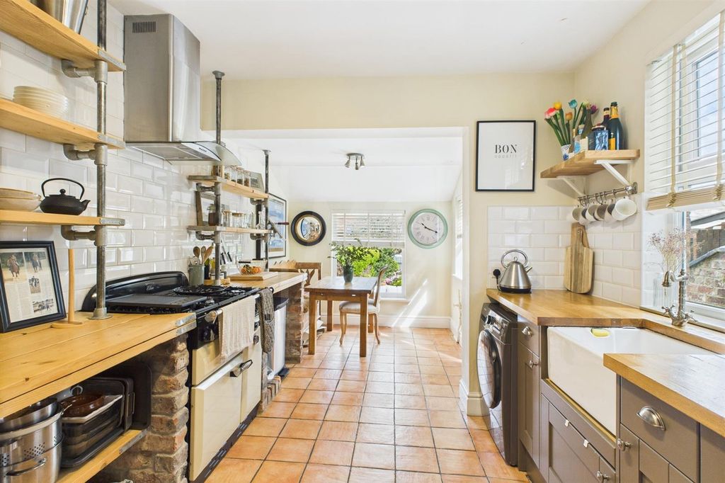 Property photo 3 of 17 Kitchen