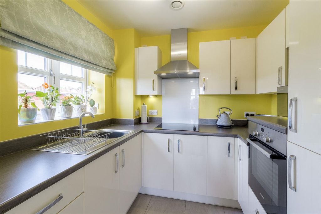 Property photo 3 of 15 Kitchen