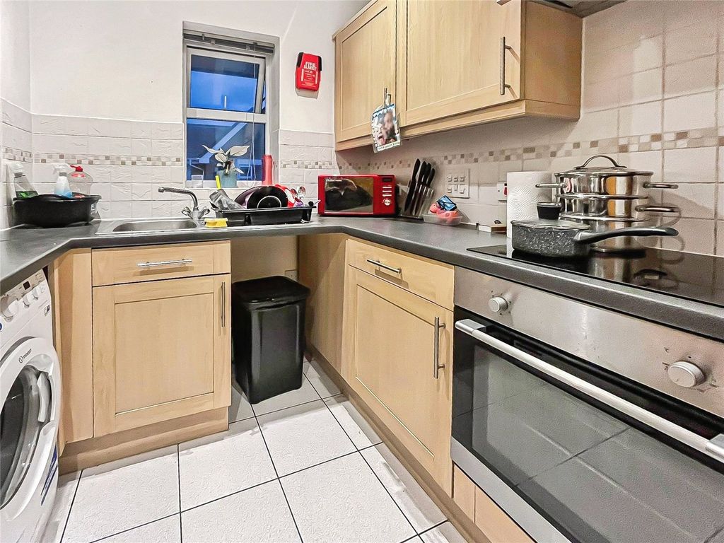 Property photo 3 of 9 Kitchen