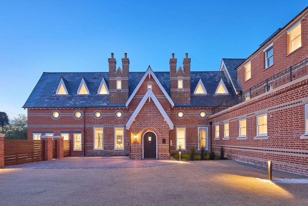 Property photo 1 of 11 Ascoe House