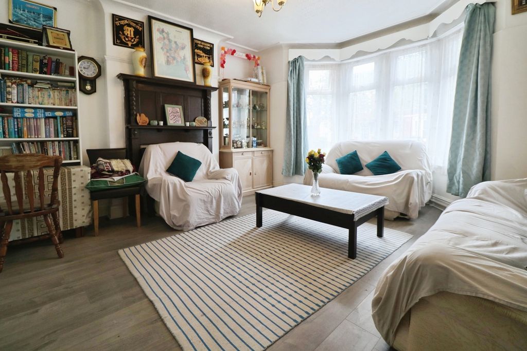 Property photo 3 of 33 Pbox-Img.Jpg