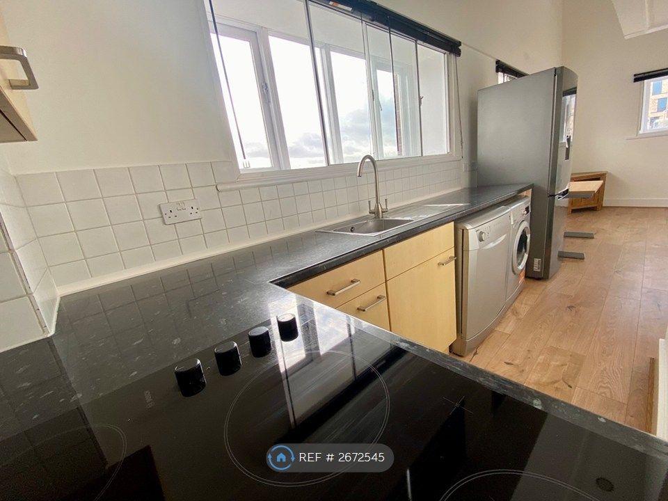 Property photo 3 of 8 Kitchen