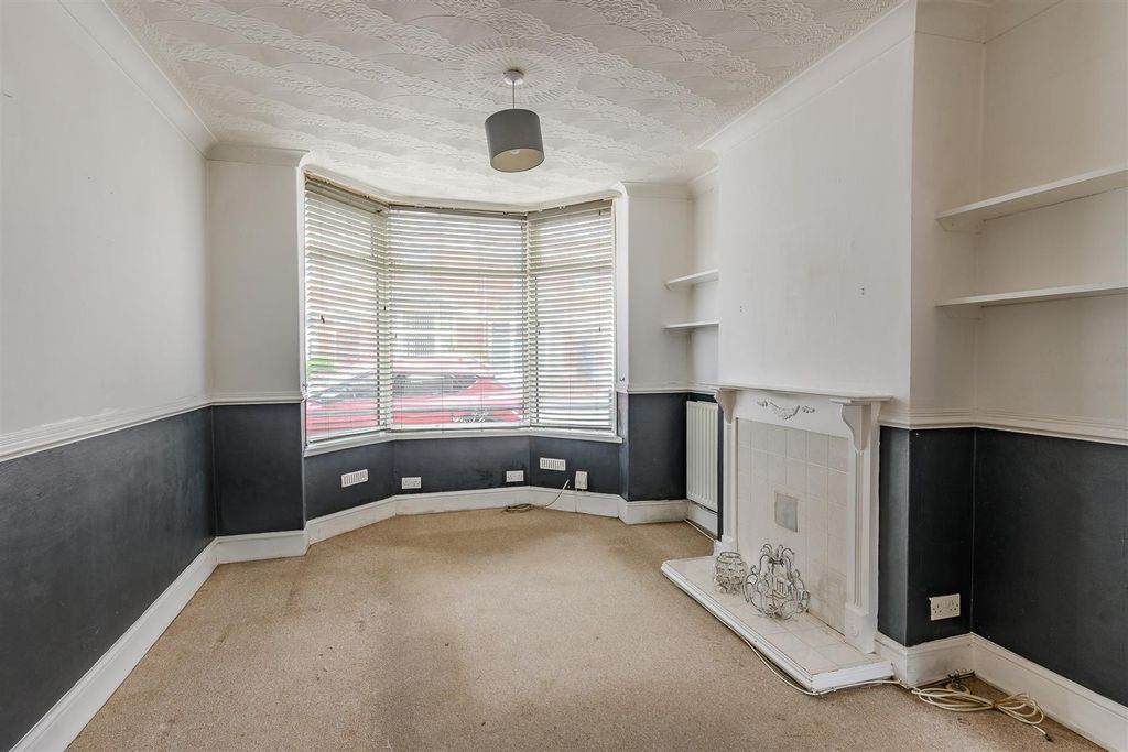 Property photo 2 of 16 Living/Dining Room