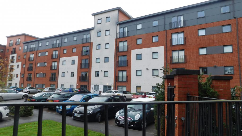 Property photo 1 of 10 Available 2 Bed 2 Bath  Flat In Steele House, Close To Salford  Queys And Manchester City Centre