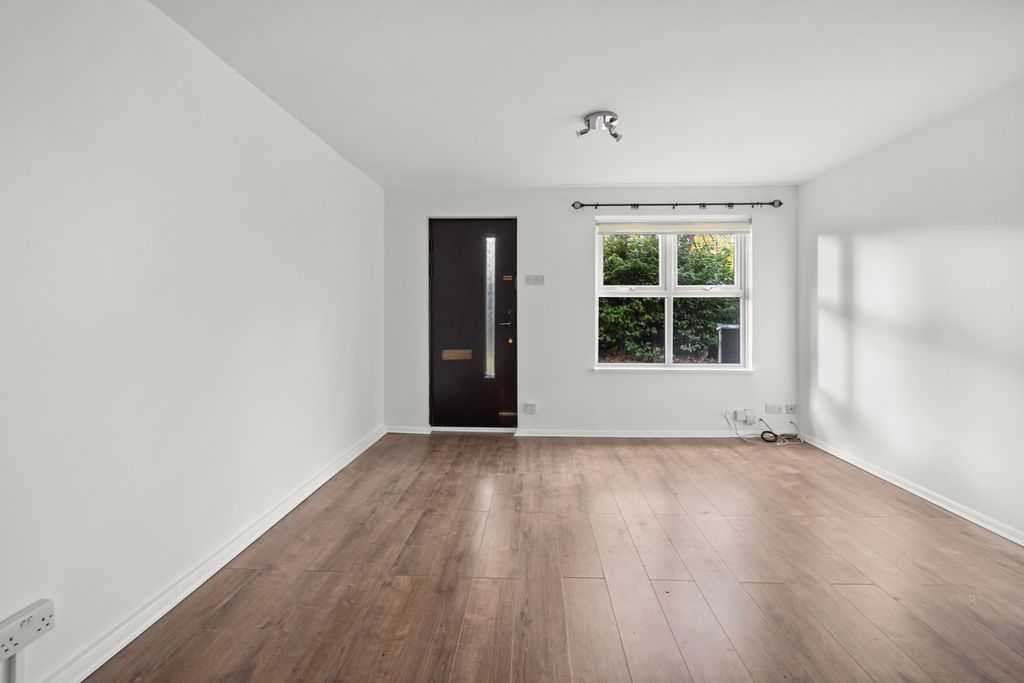 Property photo 2 of 6 Picture No. 15