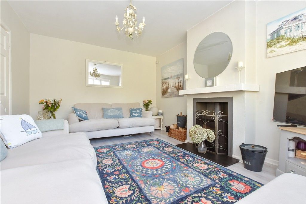 Property photo 3 of 13 Lounge