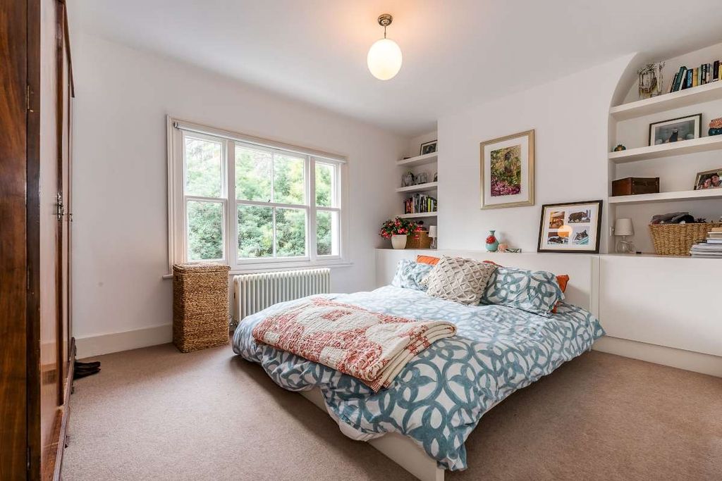 Property photo 3 of 6 Bedroom