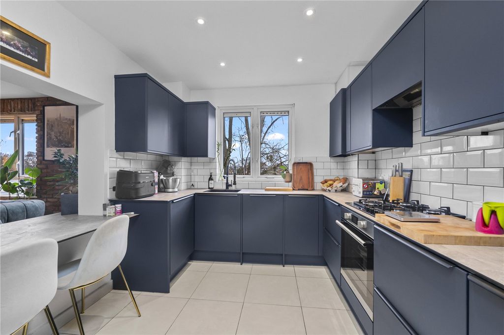 Property photo 2 of 8 Picture No. 15