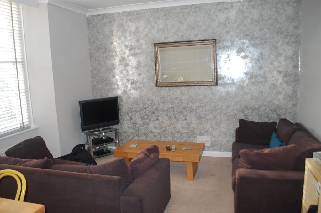 Property photo 1 of 7 Living Room