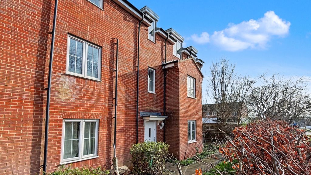 Property photo 1 of 12 4875580