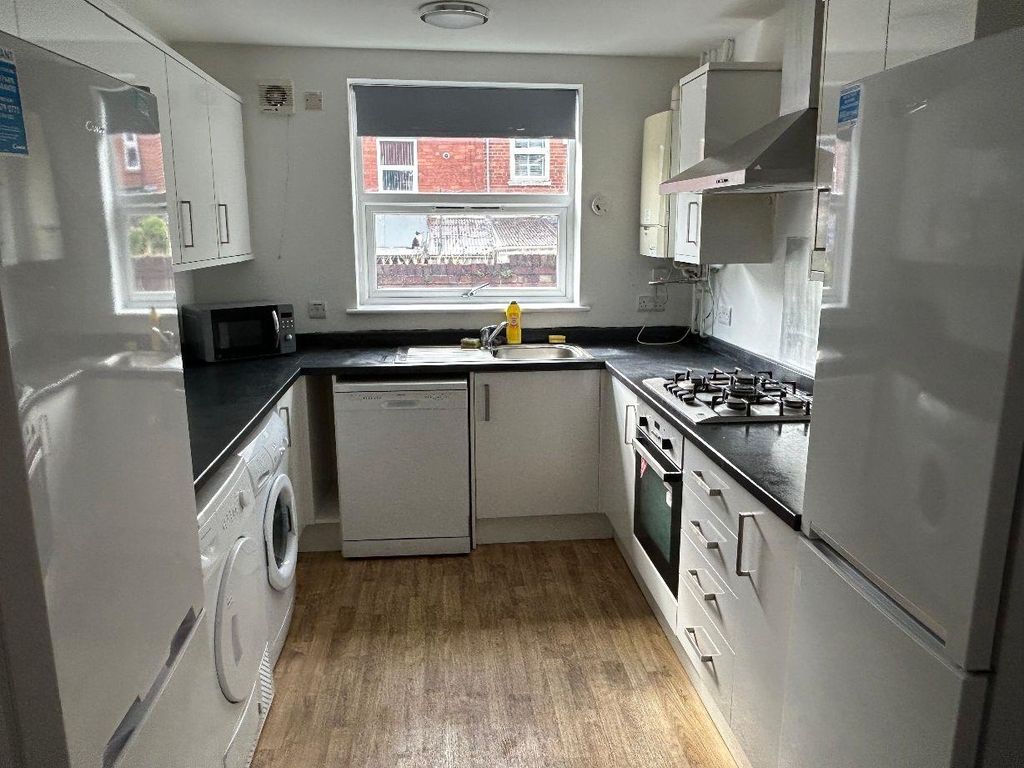 Property photo 2 of 10 Kitchen.Jpg