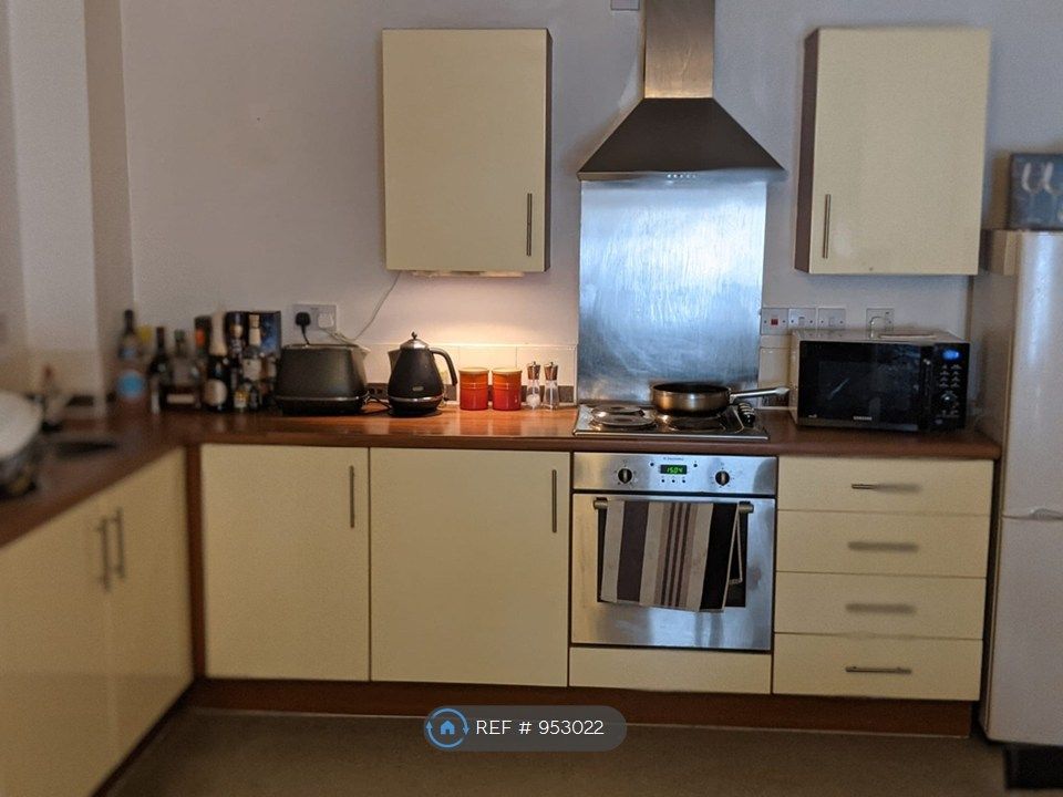 Property photo 3 of 10 Kitchen Area