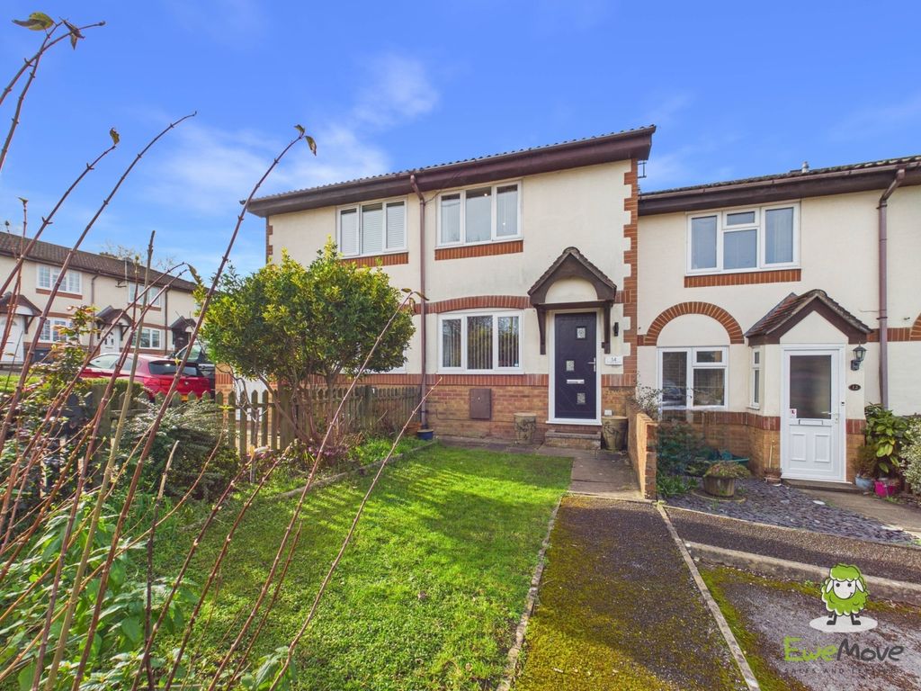 Property photo 1 of 17 Ewemove Estate Agents Basingstoke - Lapin Lane Hat