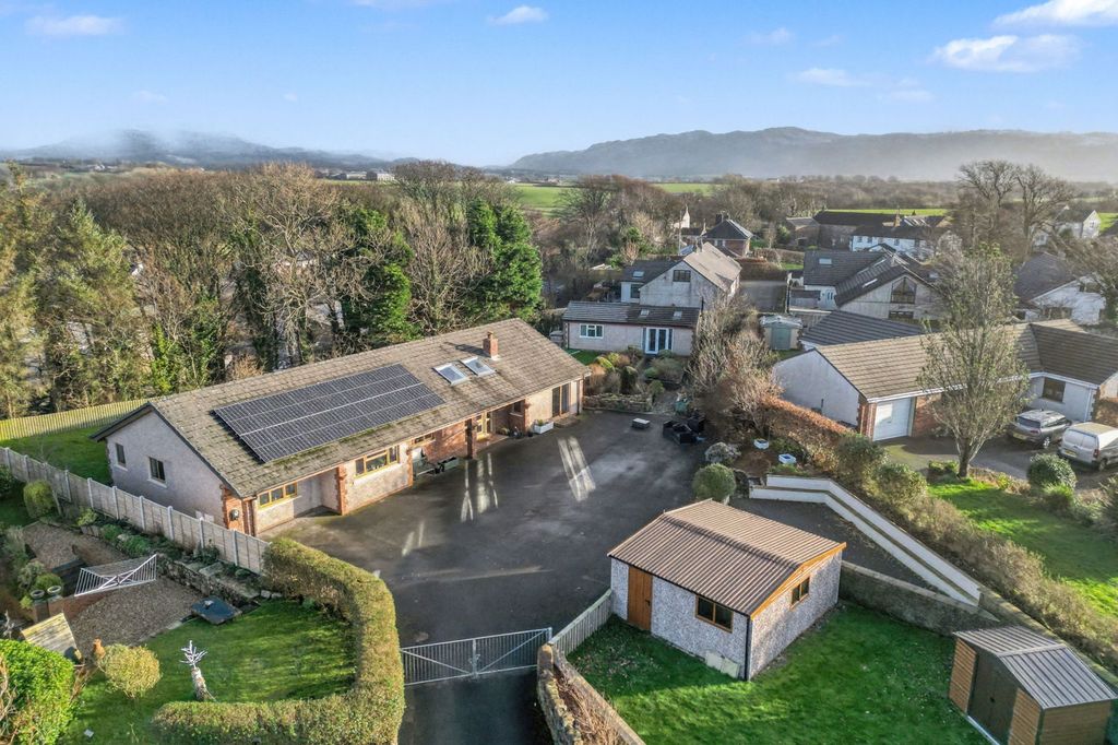 Property photo 2 of 39