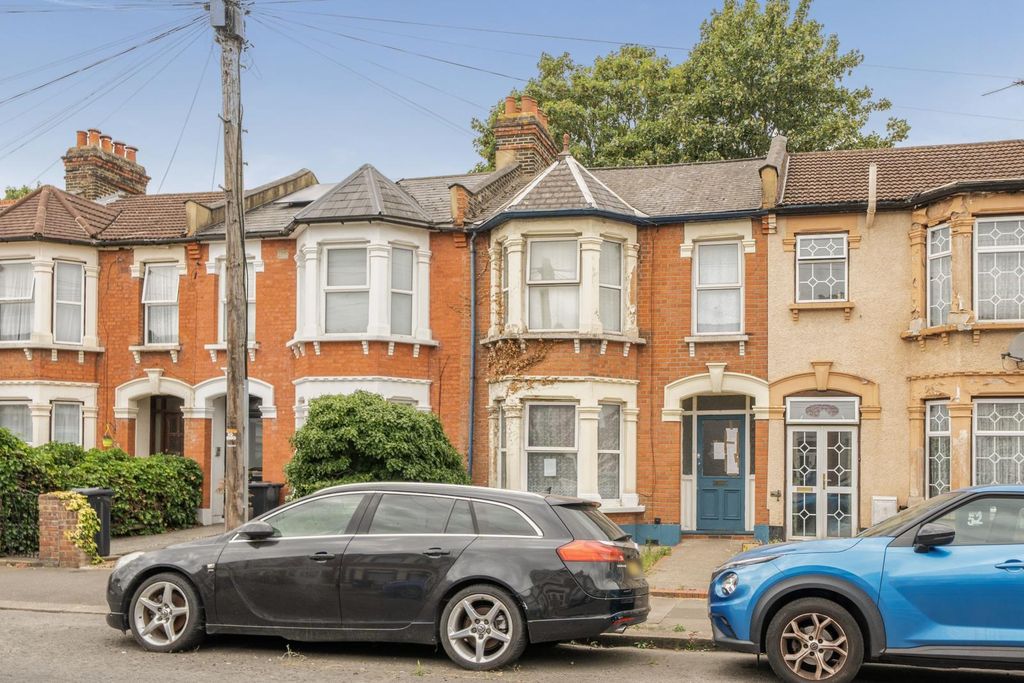 Property photo 1 of 13 3 Bed Terraced House For Sale Cobham Road, Ilford Ig3 9Jp
