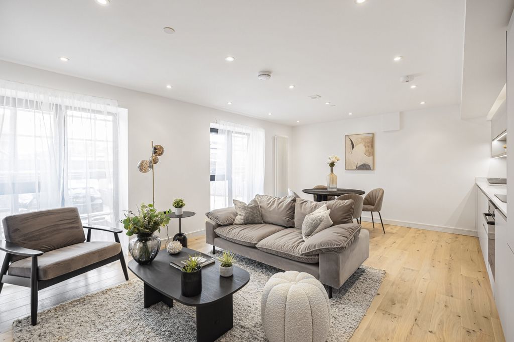 Property photo 2 of 8 Gallery