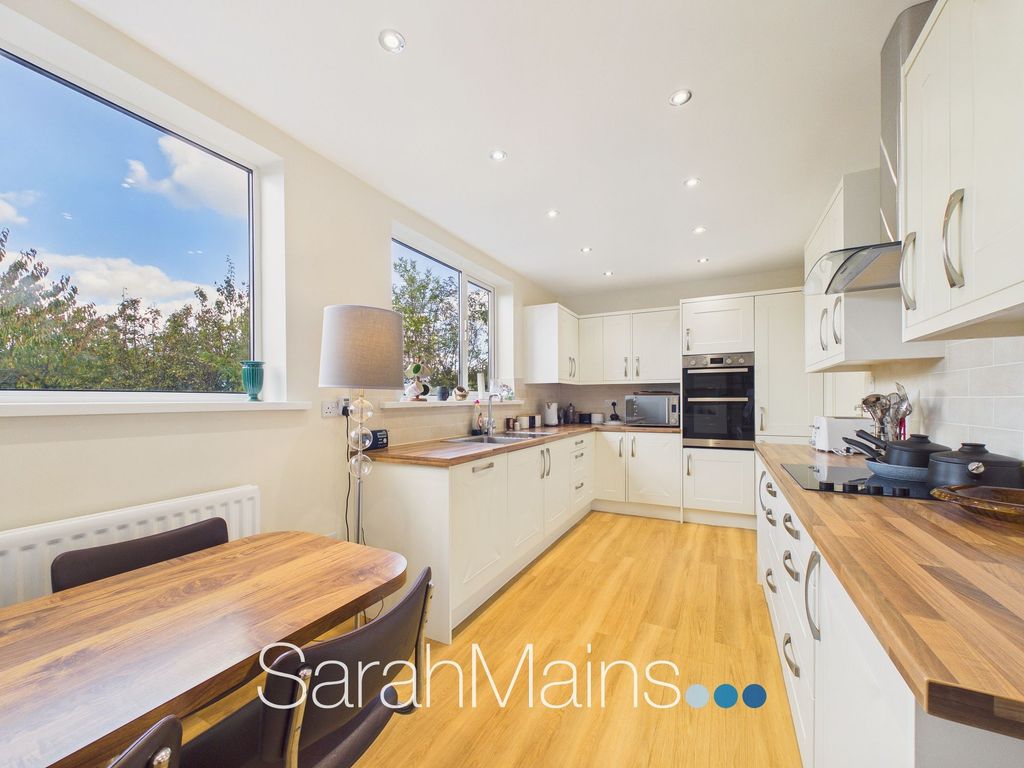 Property photo 2 of 16 Dining Kitchen