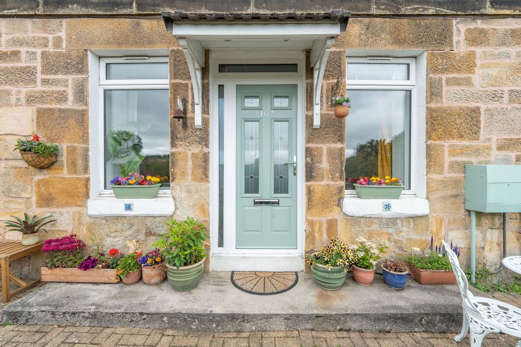 Property photo 2 of 33