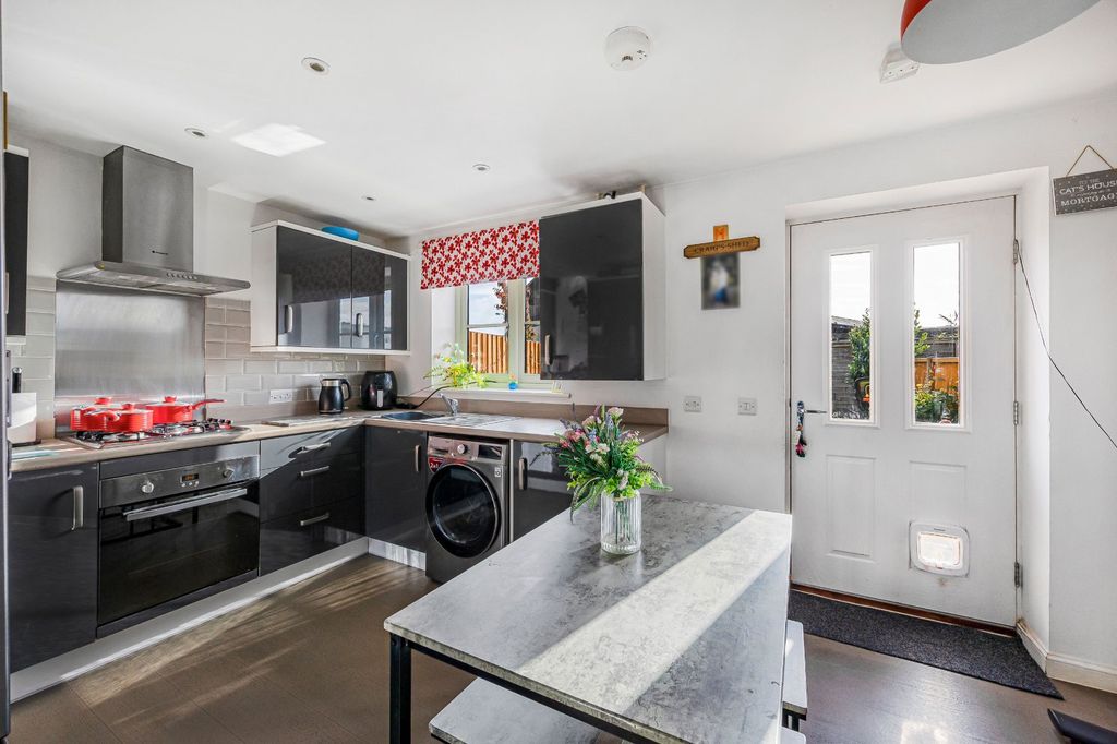 Property photo 3 of 11 Picture No. 17