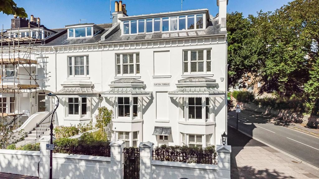 Property photo 1 of 39 4565660