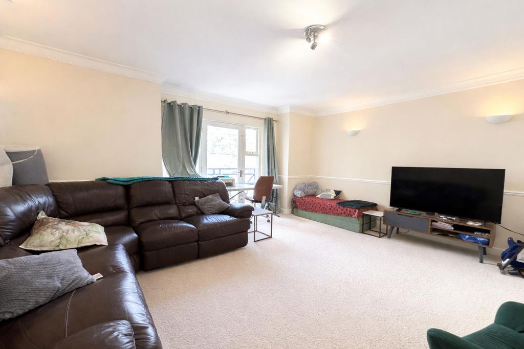 Property photo 2 of 8 Coopers Estate Agents