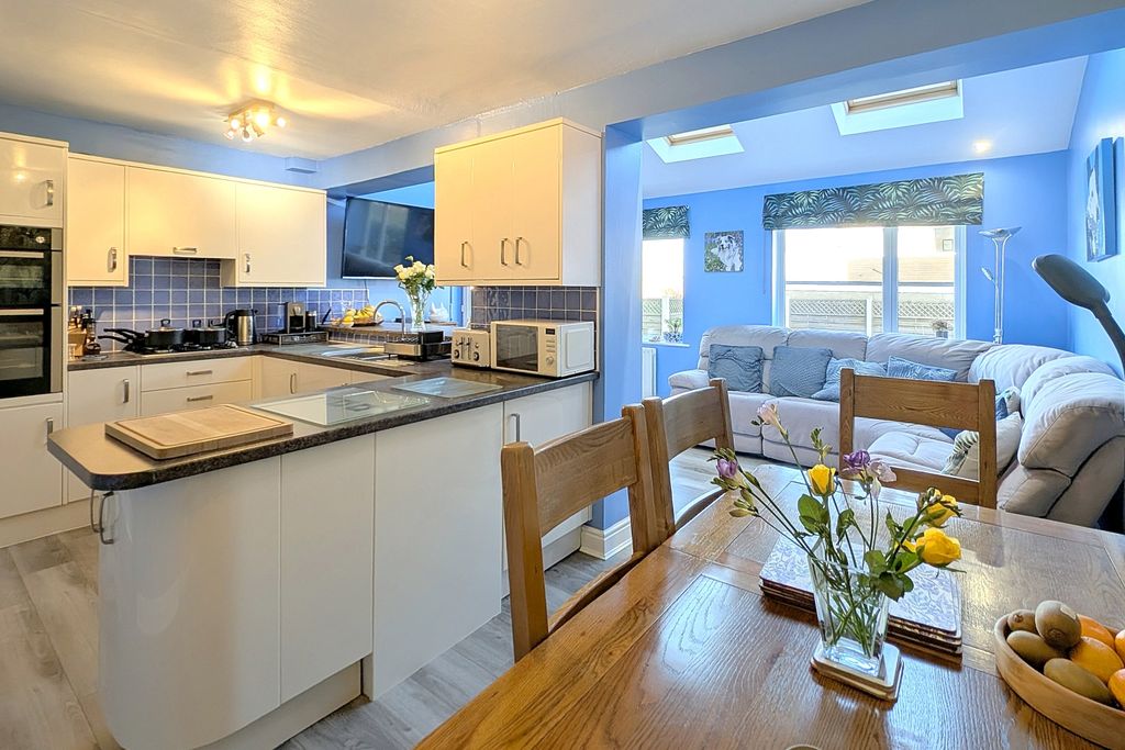 Property photo 2 of 23 Annes Ct Ewemove (7)