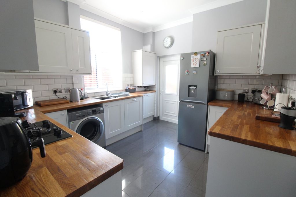 Property photo 3 of 11 Picture No. 02