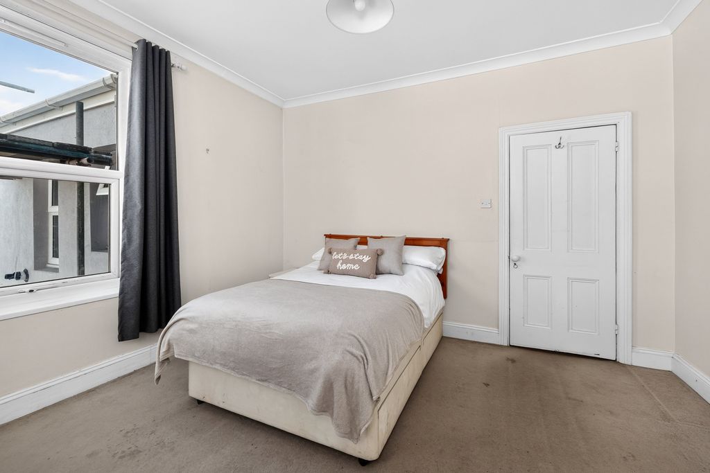 Property photo 2 of 9 0007