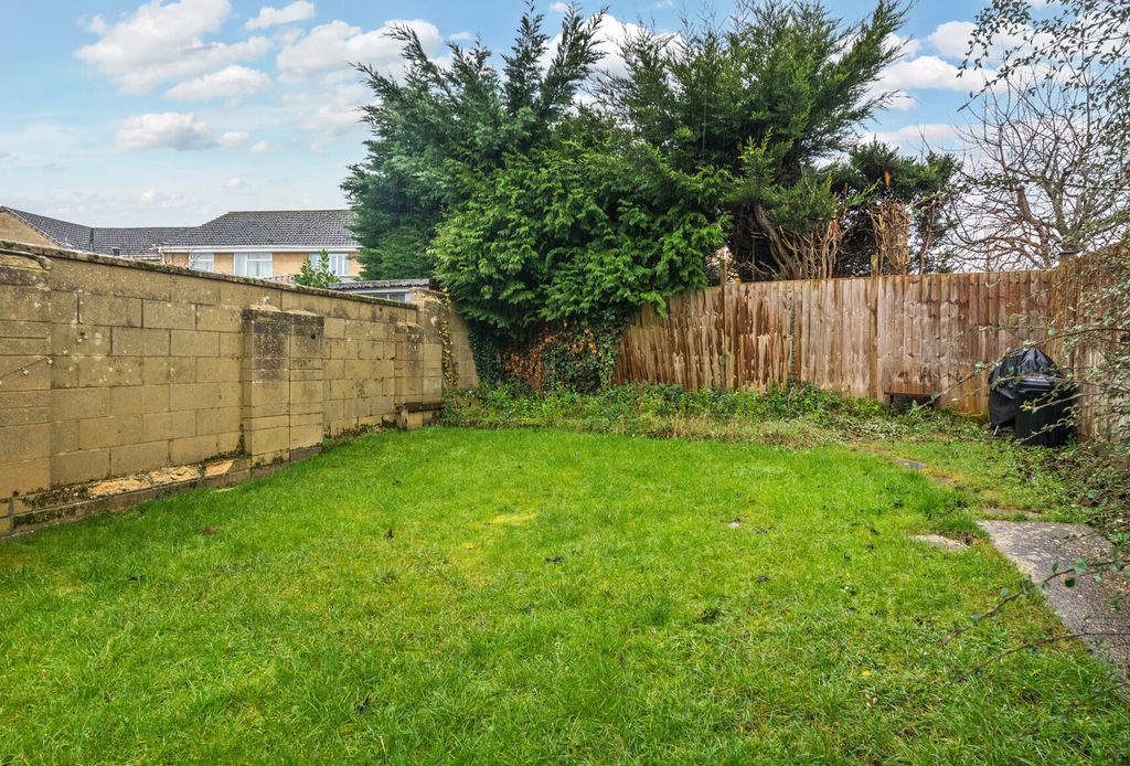 Property photo 3 of 16 1398080-16-696920...