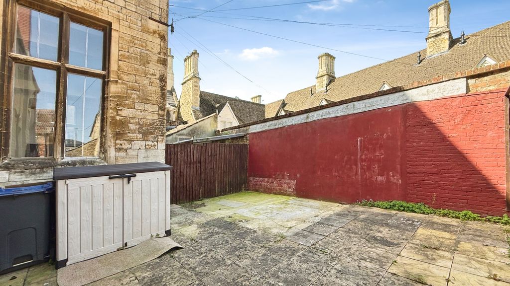 Property photo 2 of 11 Garden