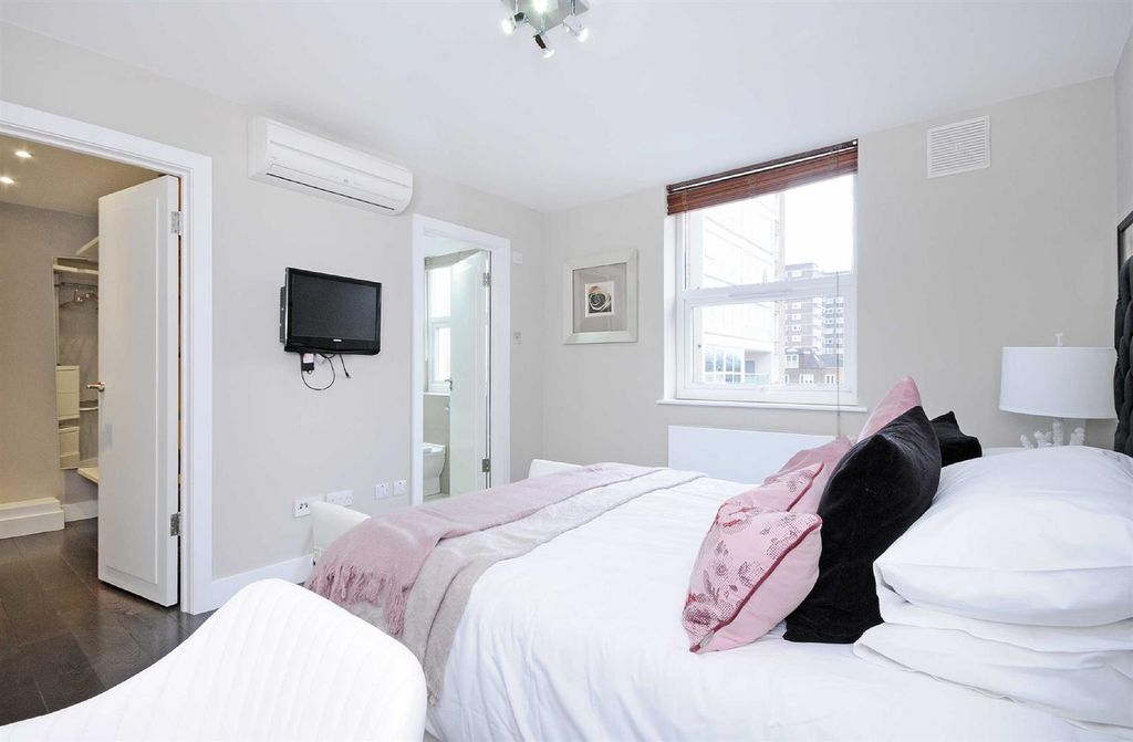 Property photo 3 of 11 Property-Photo-901