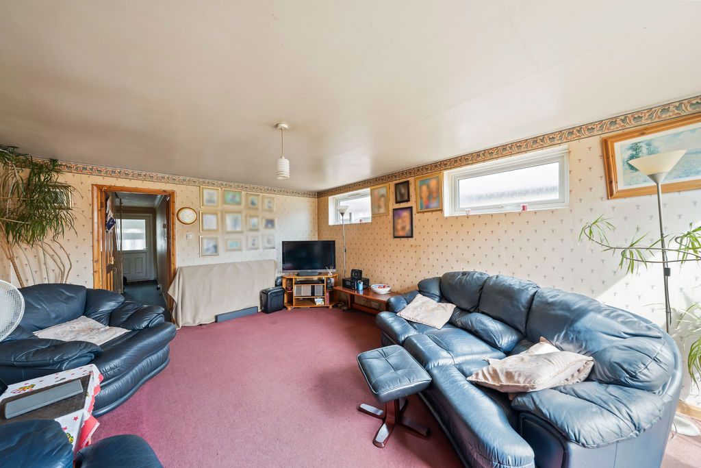 Property photo 3 of 12 Photo 8