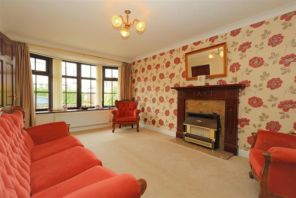 Property photo 3 of 20 Living Room
