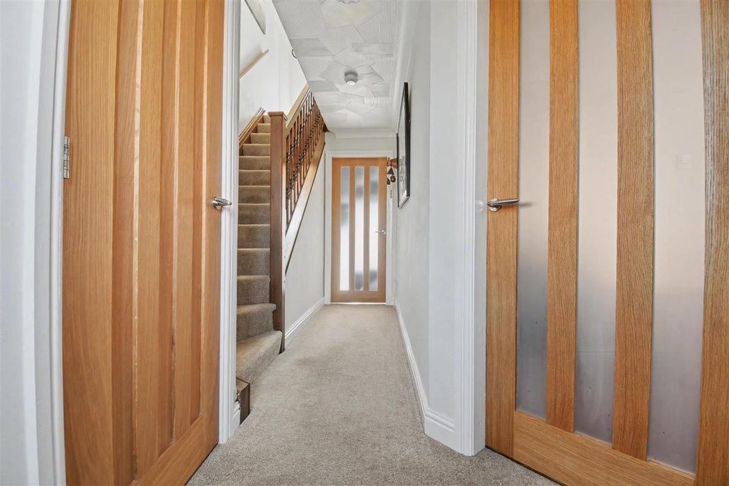 4 bed detached house for saleMaple Close, Brigg DN20 photo 5