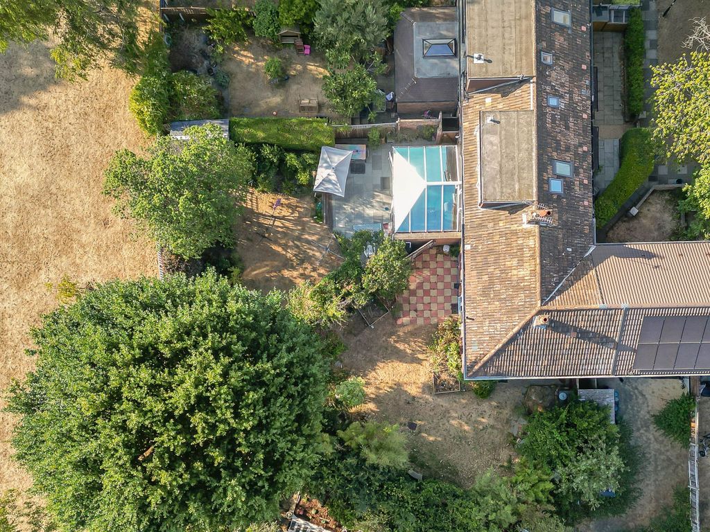 Property photo 3 of 36