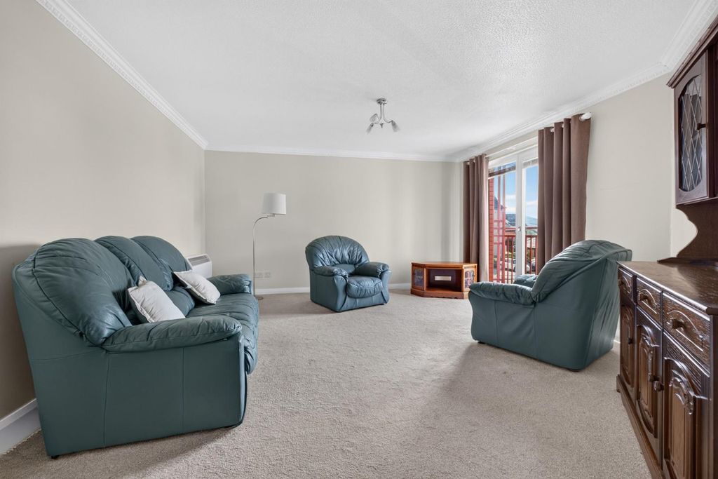 Property photo 3 of 17 3_37 Curlinghall, Largs_ (1).Jpg