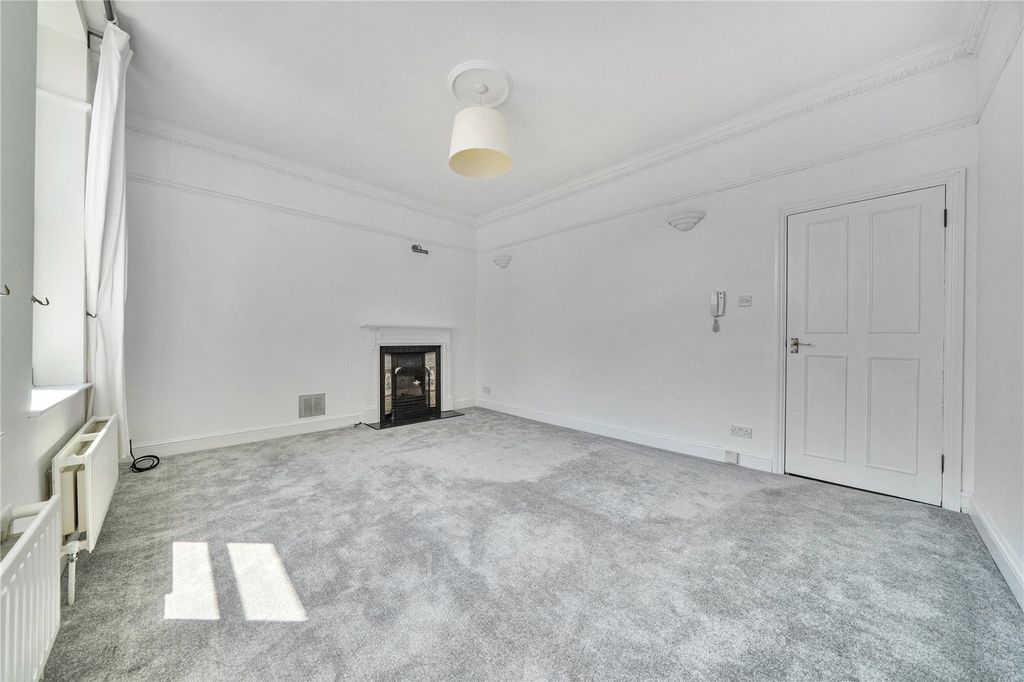 Property photo 3 of 8 Picture No. 25