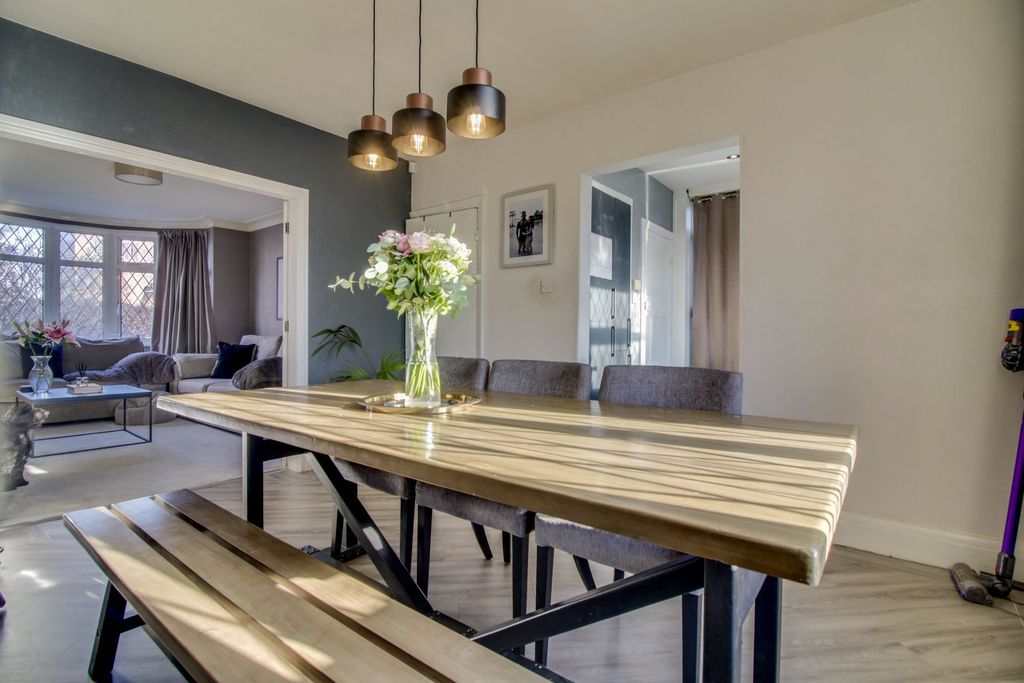 Property photo 2 of 15 Picture No. 27