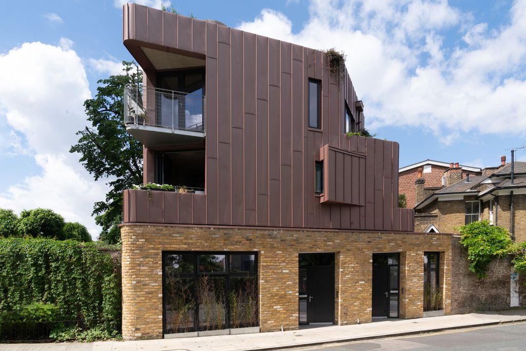 Property photo 2 of 26 216425 - 1-London-Fields-West-79.Jpg