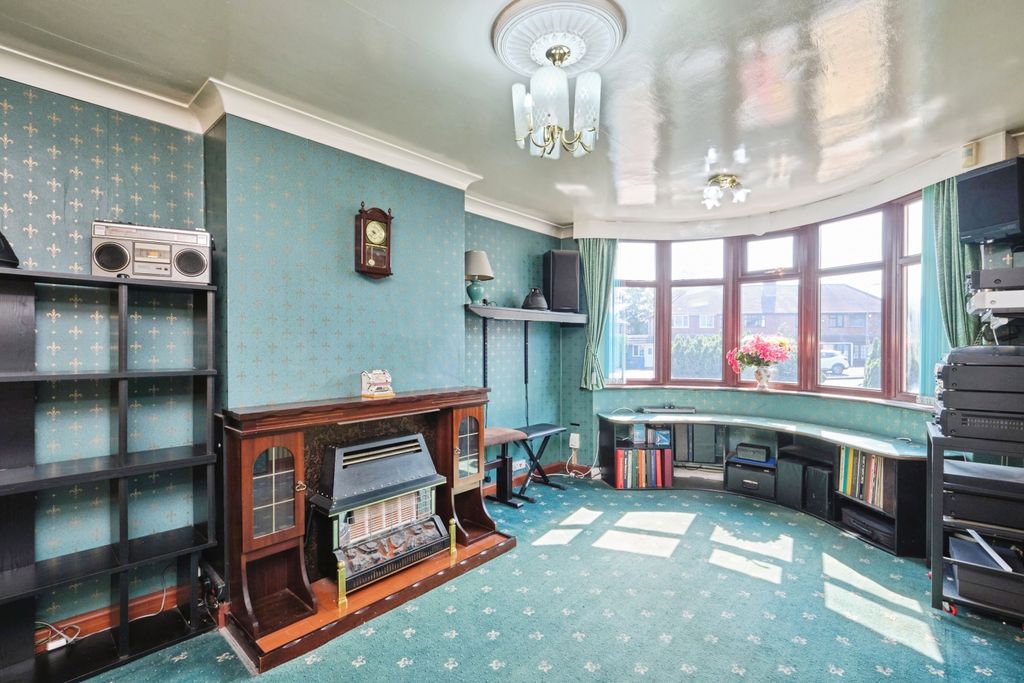 Property photo 2 of 25