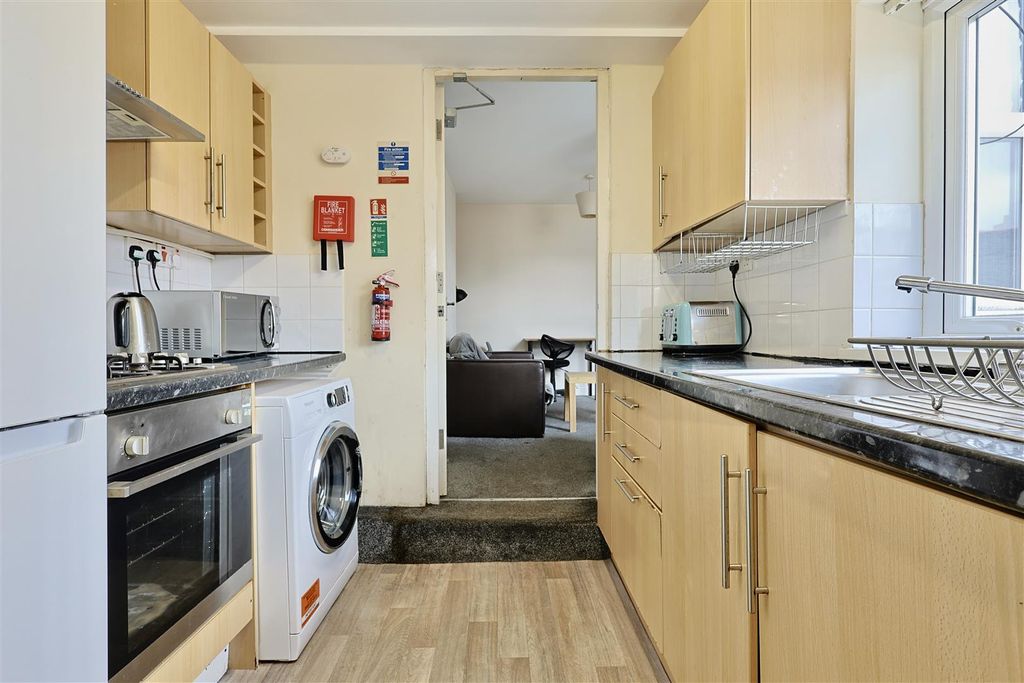 Property photo 2 of 16 38E75972-6663-4044-A73D-7E0DC78E49Ea_1_201_A.Jpeg