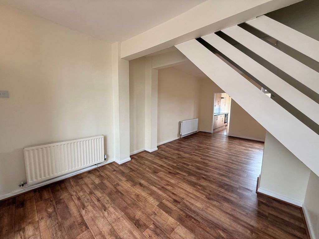 Property photo 2 of 11 3