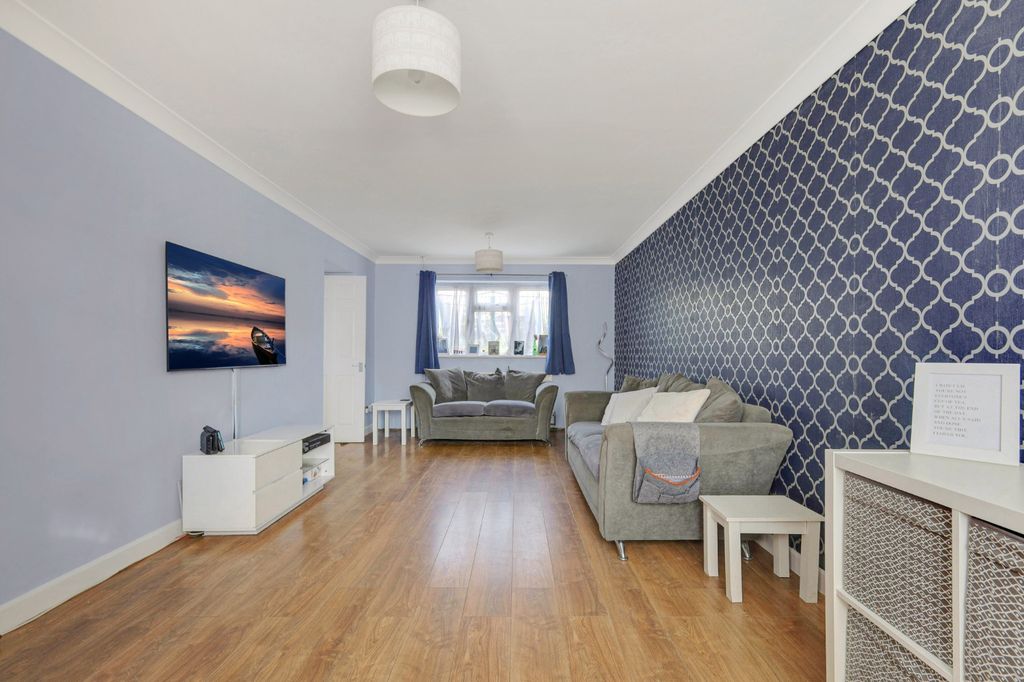 Property photo 2 of 15 4740124