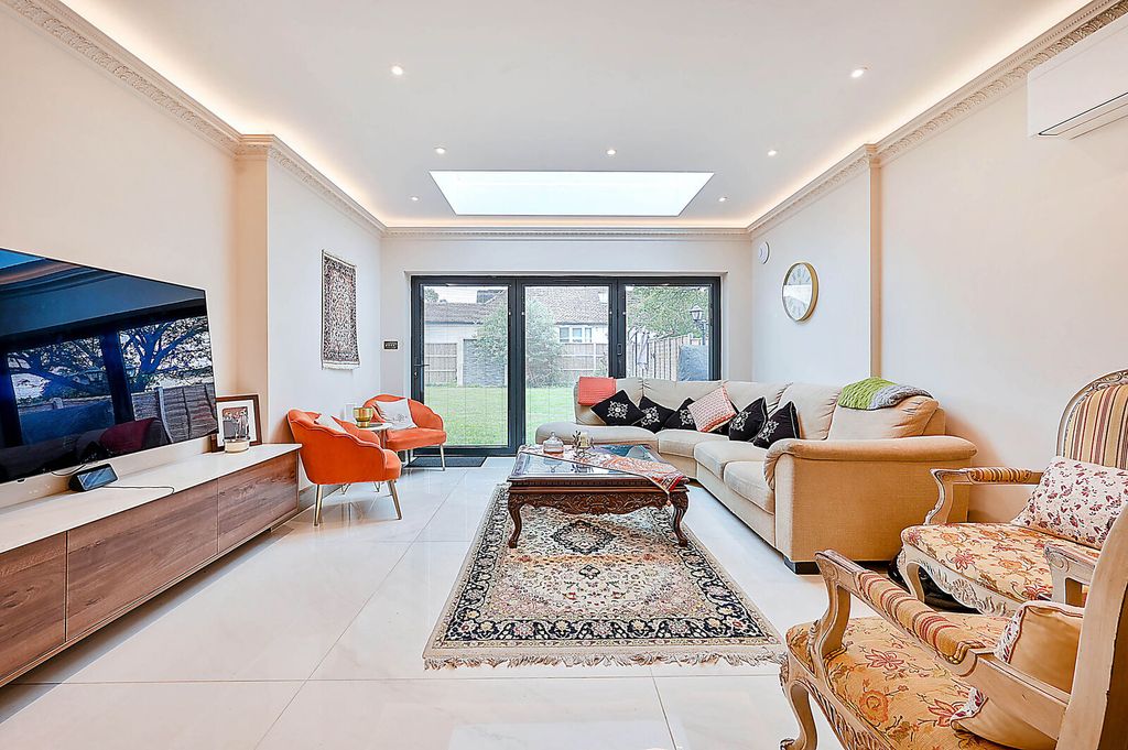 Property photo 2 of 12