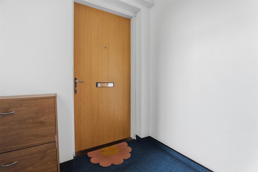 Property photo 3 of 31 6A.Jpg