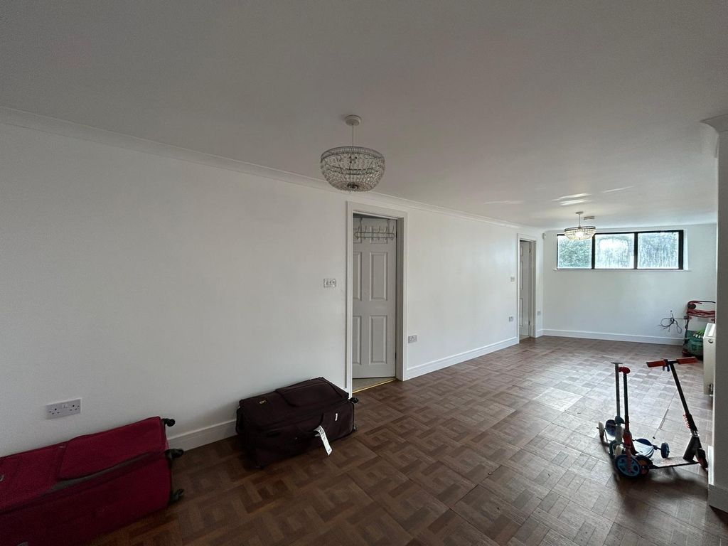 Property photo 2 of 6 Gallery